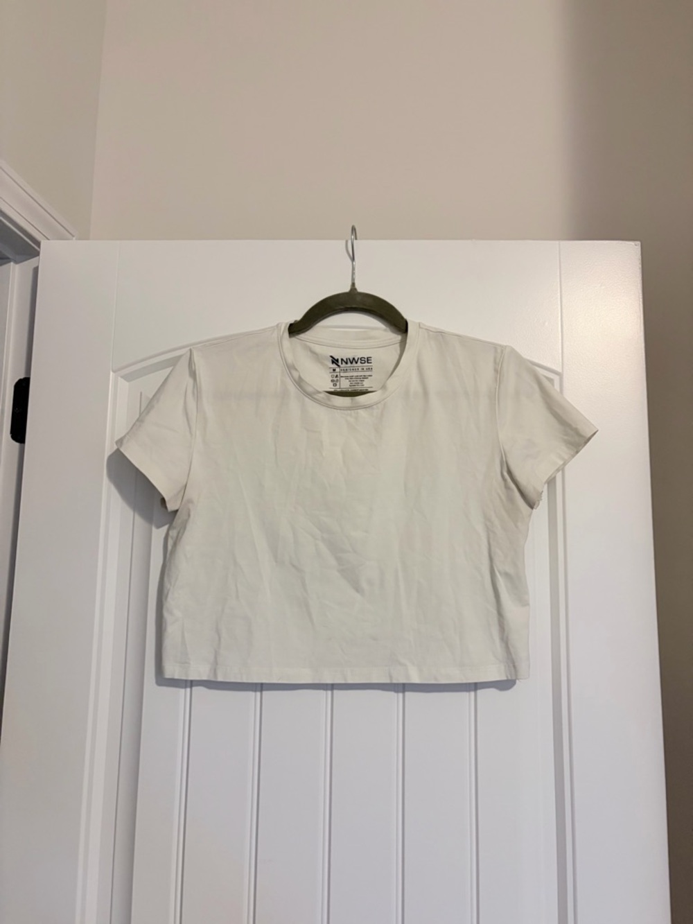 NWSE White Athletic Cropped T-Shirt | Size Medium